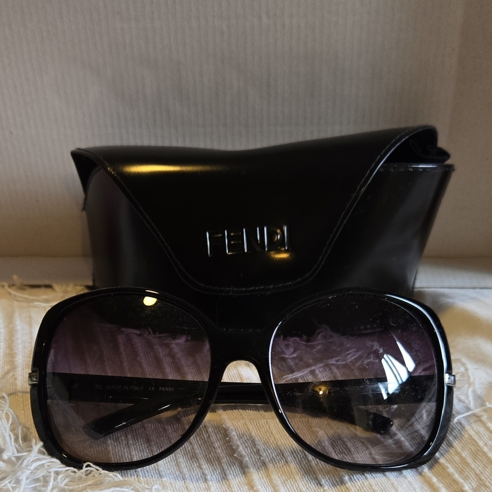 Vintage Fendi Black Sunglasses With Silver Logo At Temple
